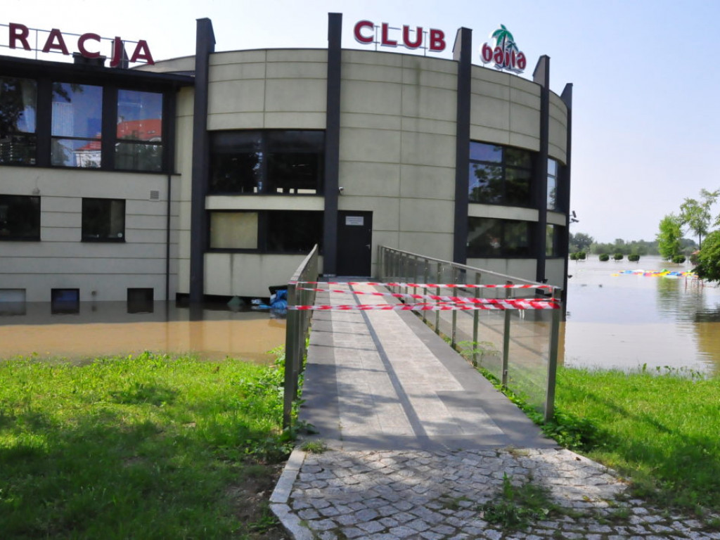 Fala kulminacyjna przechodzi przez Sandomierz [Zdjęcia]