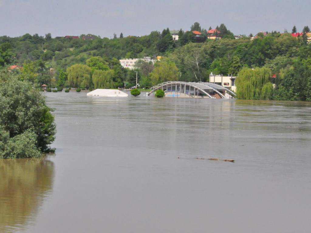 Fala kulminacyjna przechodzi przez Sandomierz [Zdjęcia]