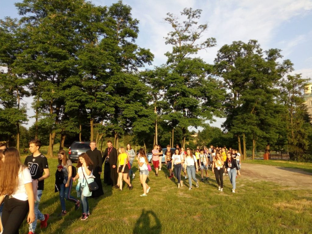 W Klimontowie rozpoczęło się Diecezjalne Spotkanie Młodych ( dużo zdjęć)