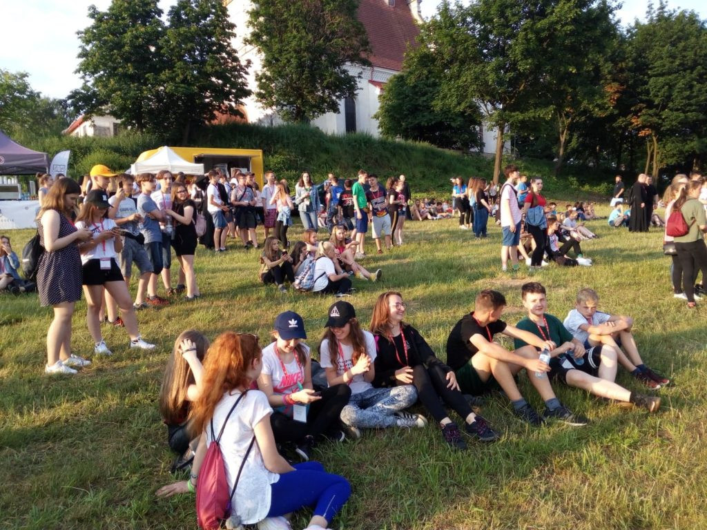 W Klimontowie rozpoczęło się Diecezjalne Spotkanie Młodych ( dużo zdjęć)