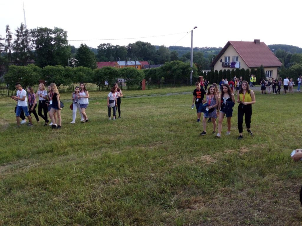 W Klimontowie rozpoczęło się Diecezjalne Spotkanie Młodych ( dużo zdjęć)