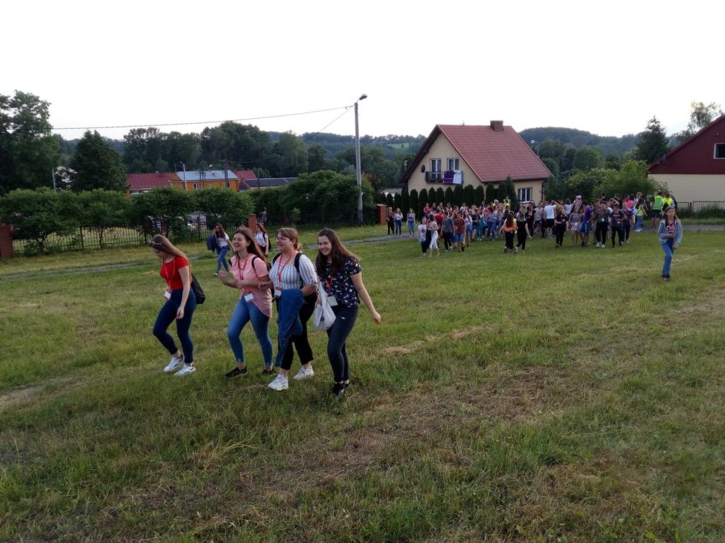 W Klimontowie rozpoczęło się Diecezjalne Spotkanie Młodych ( dużo zdjęć)