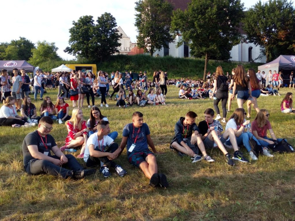 W Klimontowie rozpoczęło się Diecezjalne Spotkanie Młodych ( dużo zdjęć)