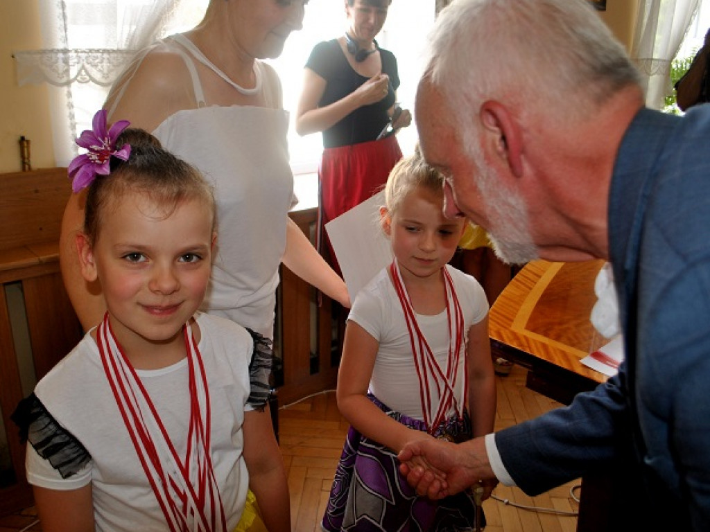 Mażoretki podbiły magistrat (zdjęcia)