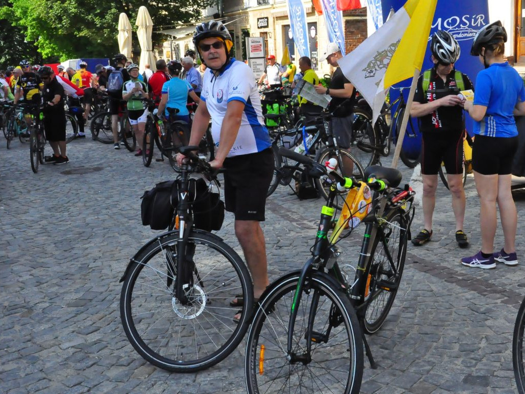 Na rowerze z biskupem. Z Sandomierza do Baranowa [zdjęcia]