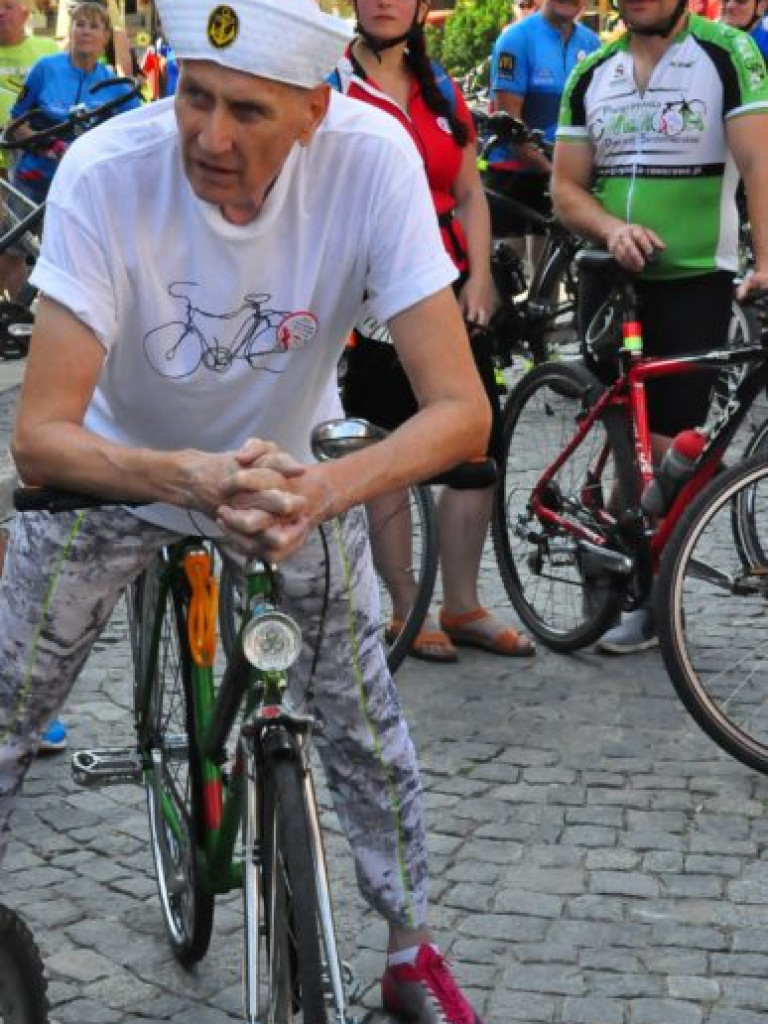 Na rowerze z biskupem. Z Sandomierza do Baranowa [zdjęcia]