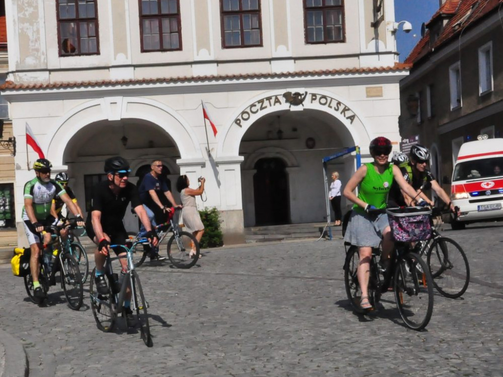 Na rowerze z biskupem. Z Sandomierza do Baranowa [zdjęcia]