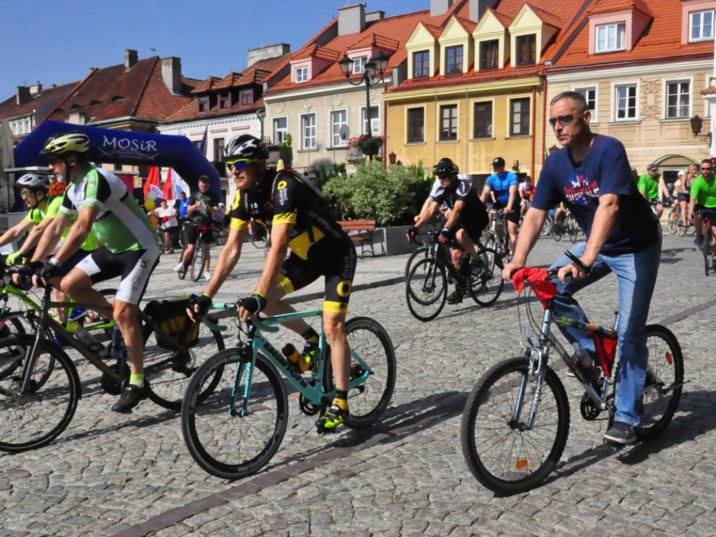 Na rowerze z biskupem. Z Sandomierza do Baranowa [zdjęcia]