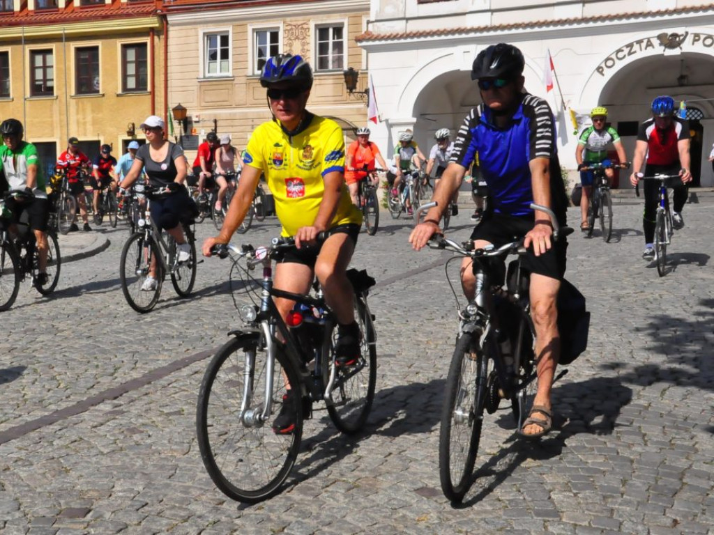 Na rowerze z biskupem. Z Sandomierza do Baranowa [zdjęcia]