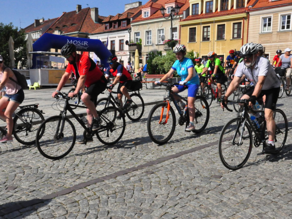 Na rowerze z biskupem. Z Sandomierza do Baranowa [zdjęcia]