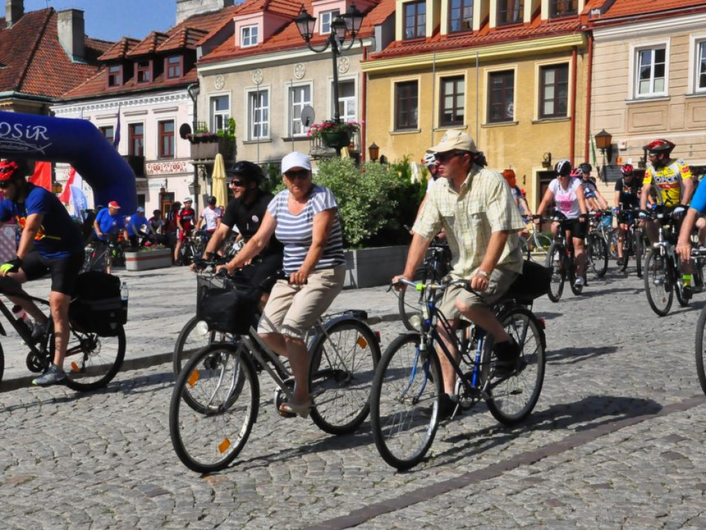 Na rowerze z biskupem. Z Sandomierza do Baranowa [zdjęcia]