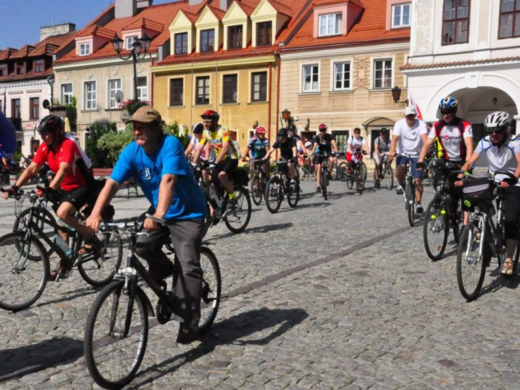 Na rowerze z biskupem. Z Sandomierza do Baranowa [zdjęcia]