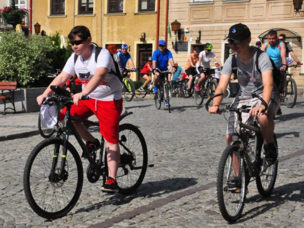 Na rowerze z biskupem. Z Sandomierza do Baranowa [zdjęcia]