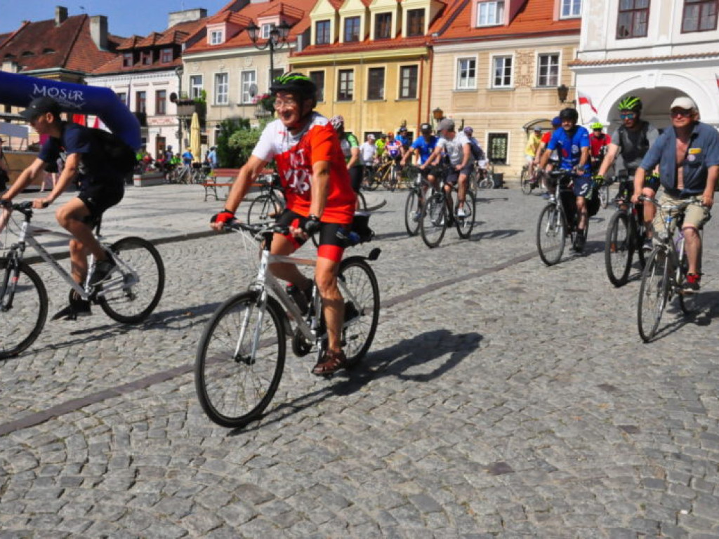 Na rowerze z biskupem. Z Sandomierza do Baranowa [zdjęcia]