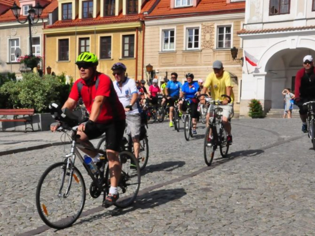 Na rowerze z biskupem. Z Sandomierza do Baranowa [zdjęcia]