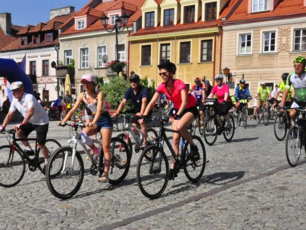 Na rowerze z biskupem. Z Sandomierza do Baranowa [zdjęcia]