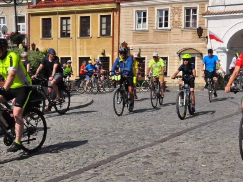 Na rowerze z biskupem. Z Sandomierza do Baranowa [zdjęcia]