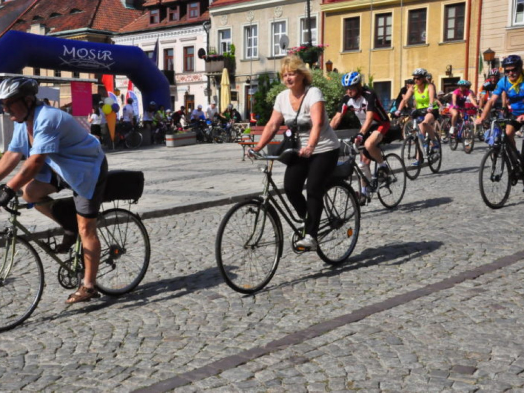 Na rowerze z biskupem. Z Sandomierza do Baranowa [zdjęcia]