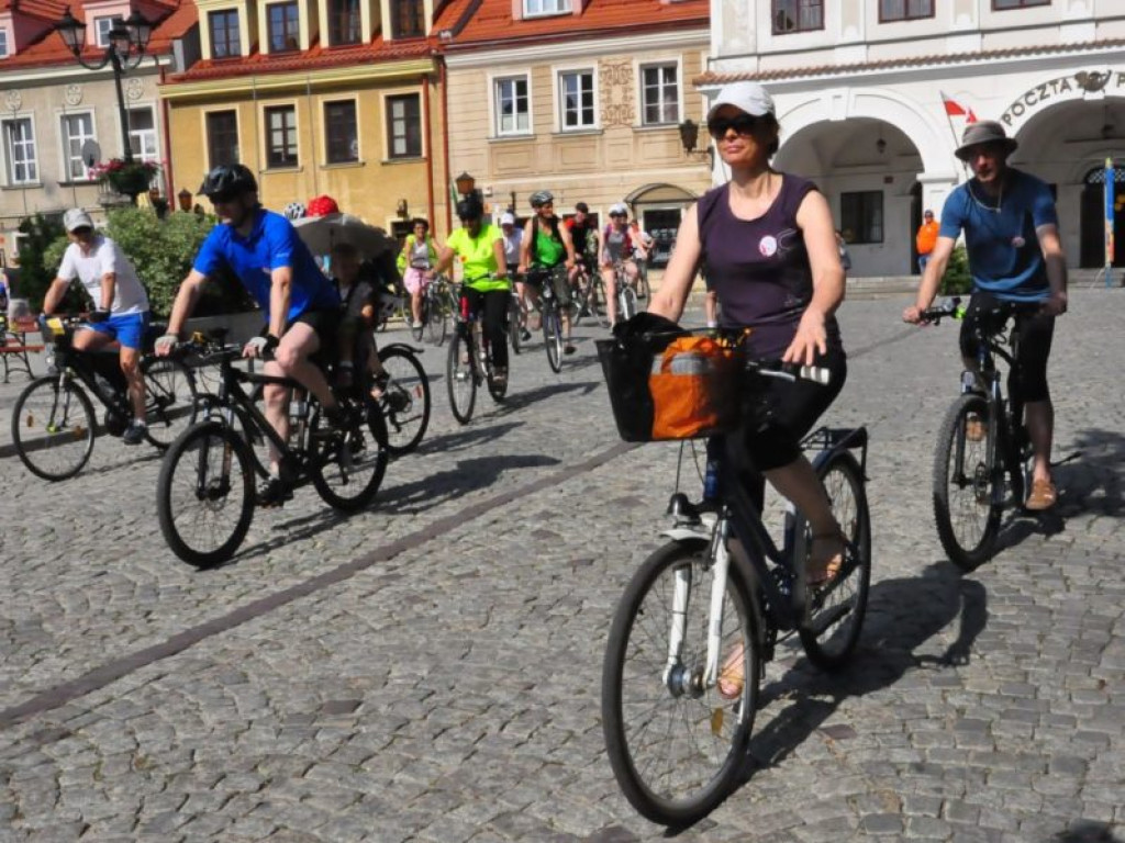 Na rowerze z biskupem. Z Sandomierza do Baranowa [zdjęcia]
