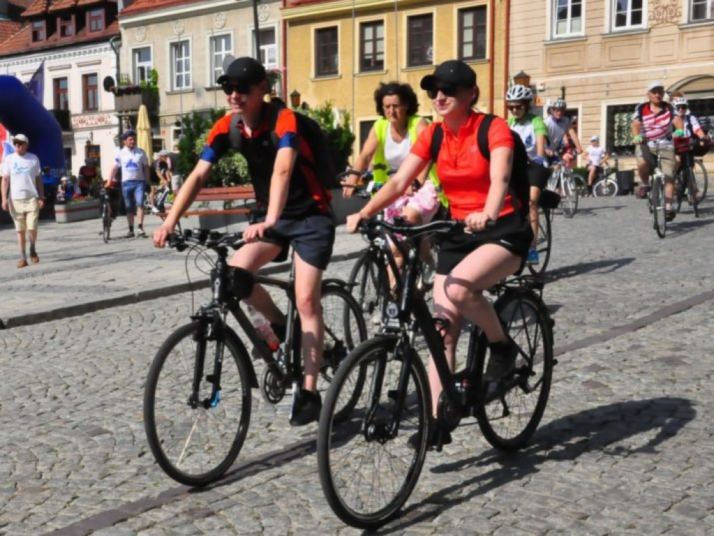 Na rowerze z biskupem. Z Sandomierza do Baranowa [zdjęcia]