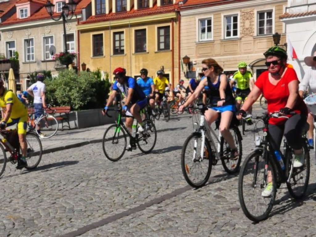 Na rowerze z biskupem. Z Sandomierza do Baranowa [zdjęcia]