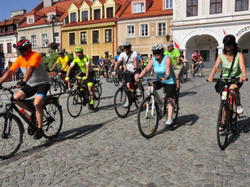 Na rowerze z biskupem. Z Sandomierza do Baranowa [zdjęcia]