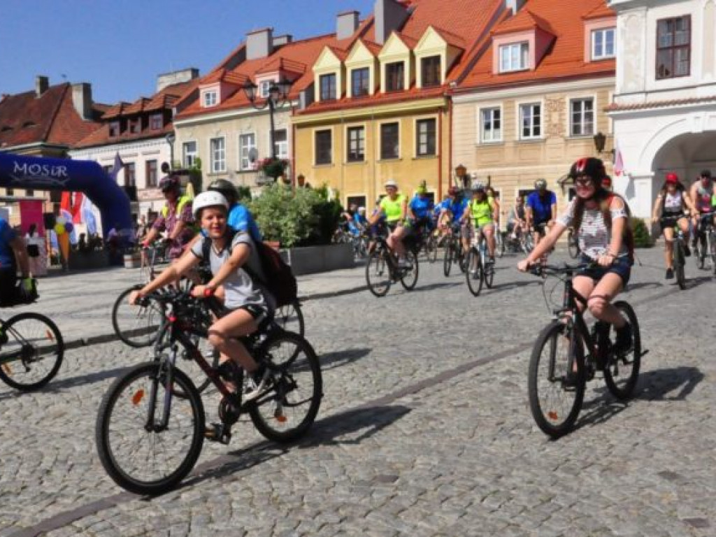 Na rowerze z biskupem. Z Sandomierza do Baranowa [zdjęcia]