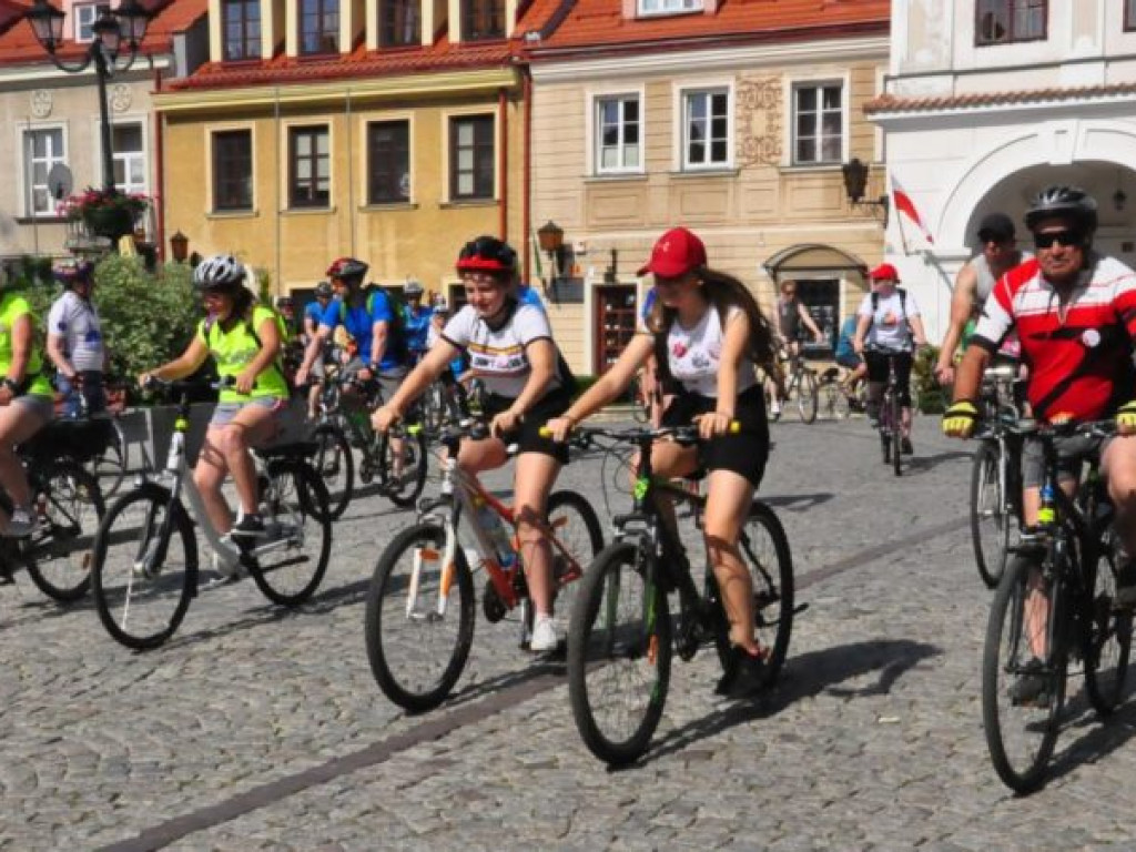 Na rowerze z biskupem. Z Sandomierza do Baranowa [zdjęcia]