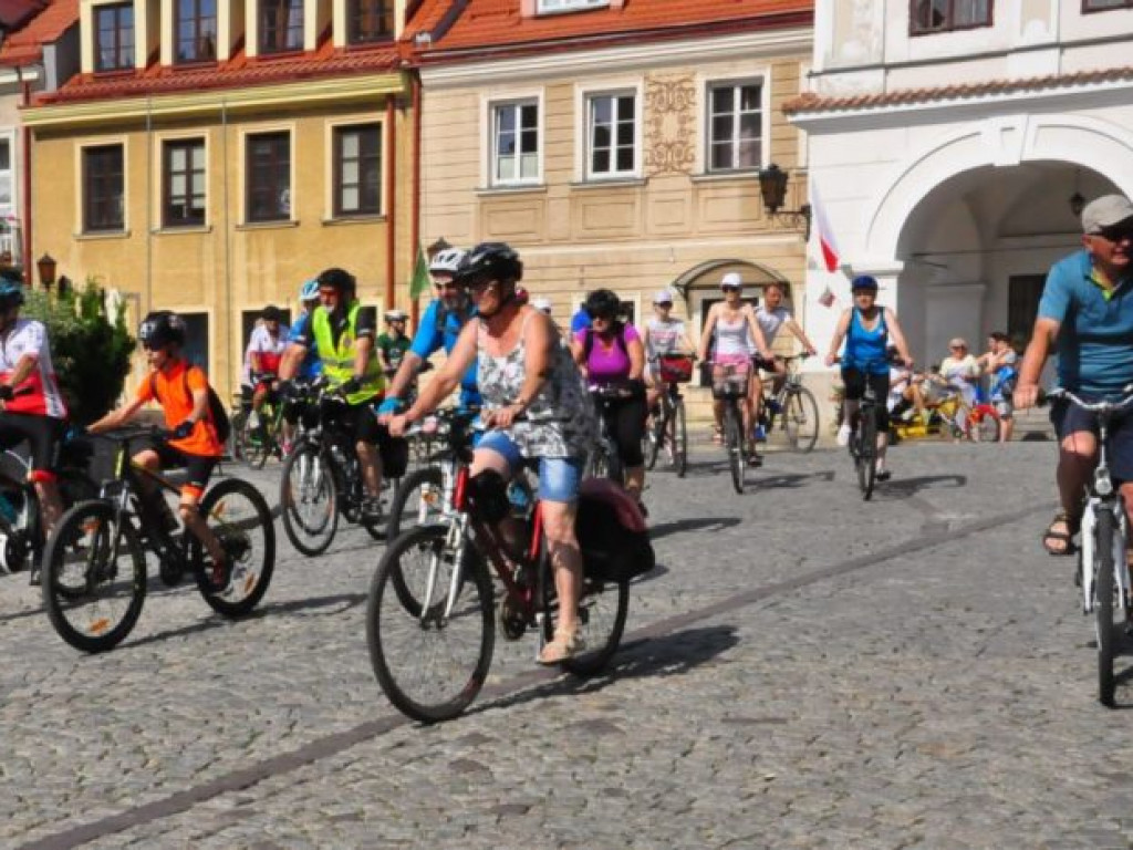 Na rowerze z biskupem. Z Sandomierza do Baranowa [zdjęcia]