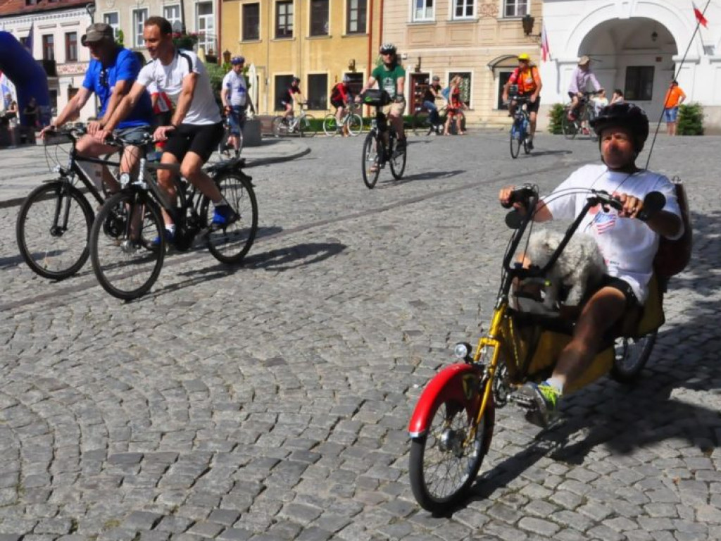 Na rowerze z biskupem. Z Sandomierza do Baranowa [zdjęcia]