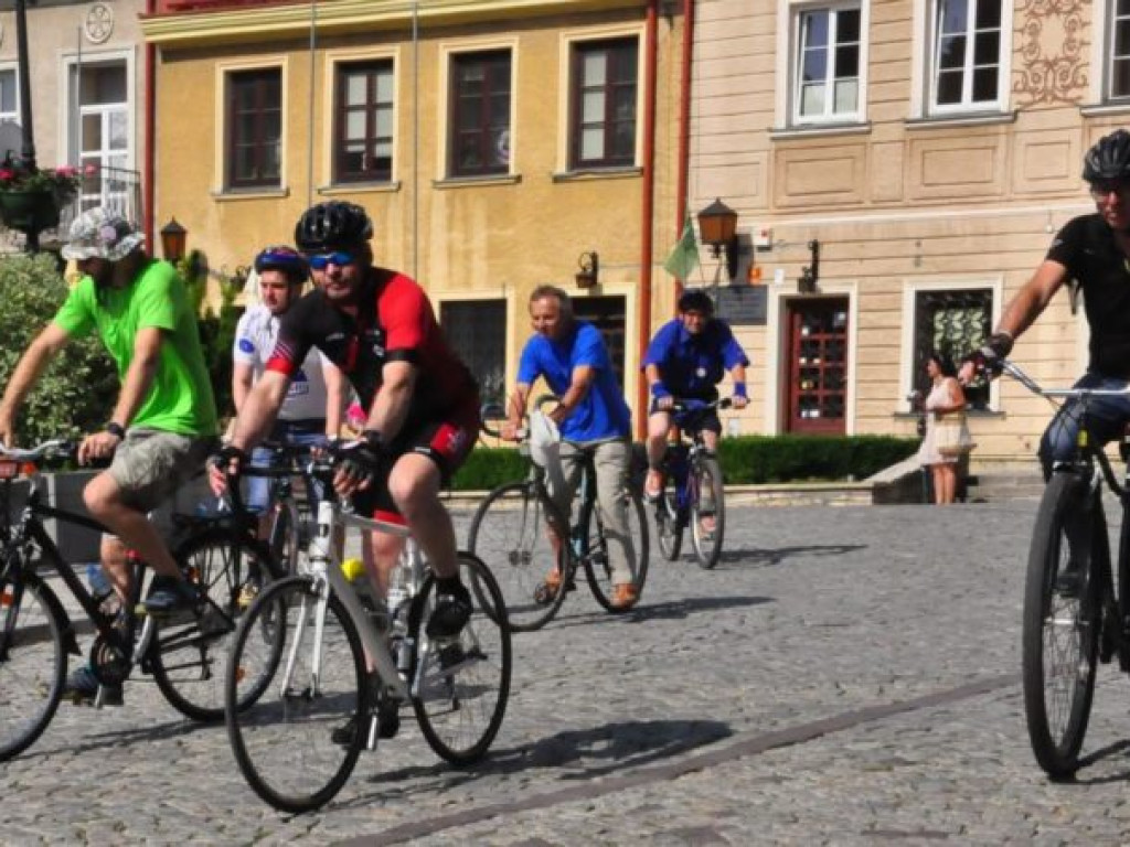 Na rowerze z biskupem. Z Sandomierza do Baranowa [zdjęcia]