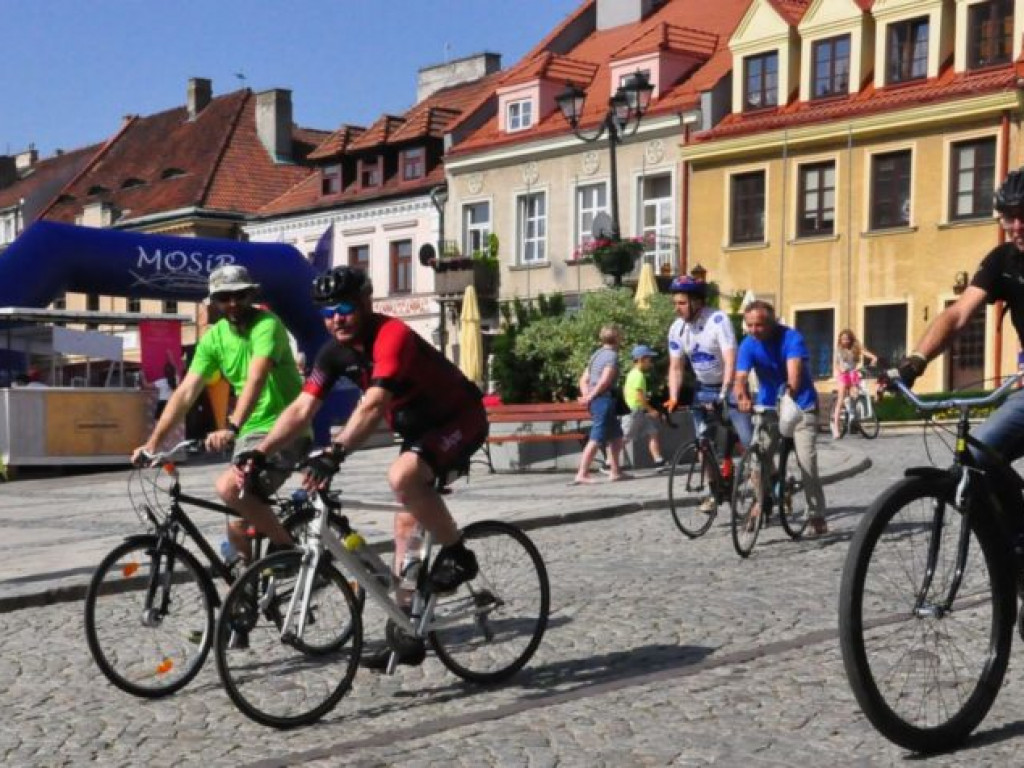 Na rowerze z biskupem. Z Sandomierza do Baranowa [zdjęcia]