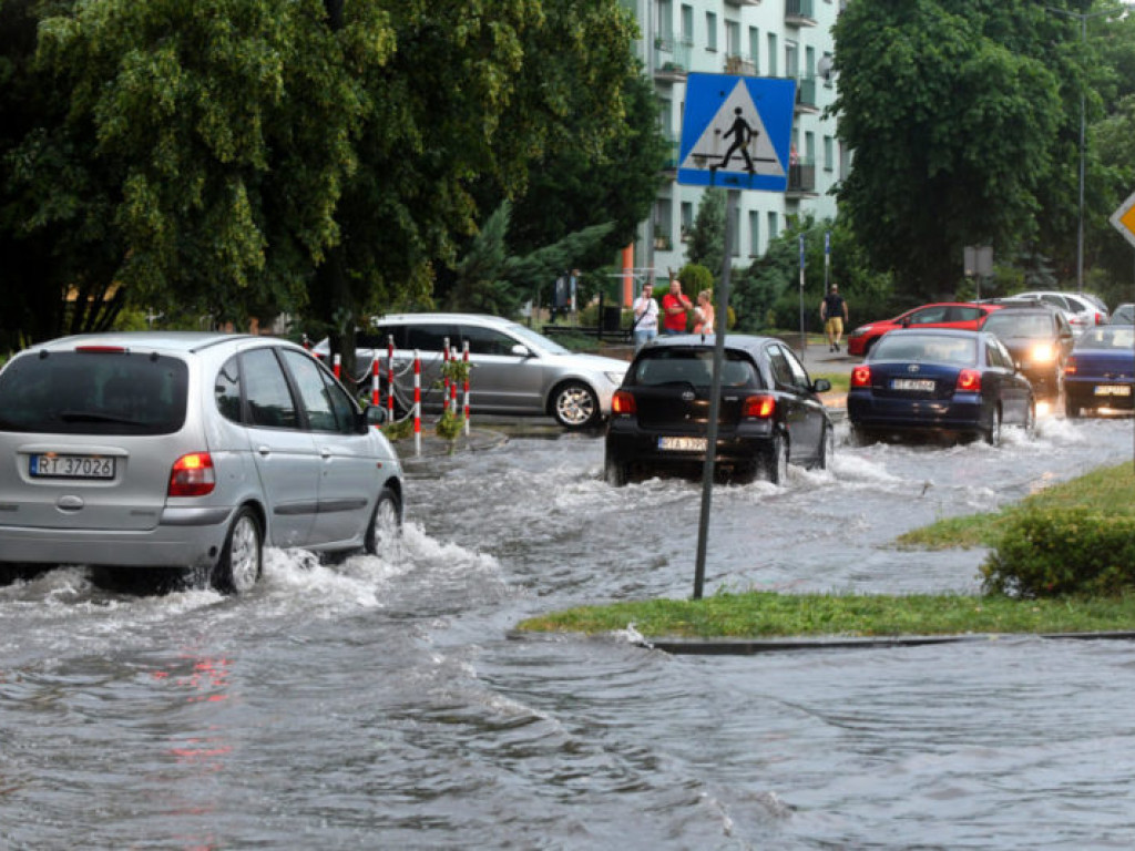 Skutki ulewy, która przeszła nad Tarnobrzegiem [nowe zdjęcia]