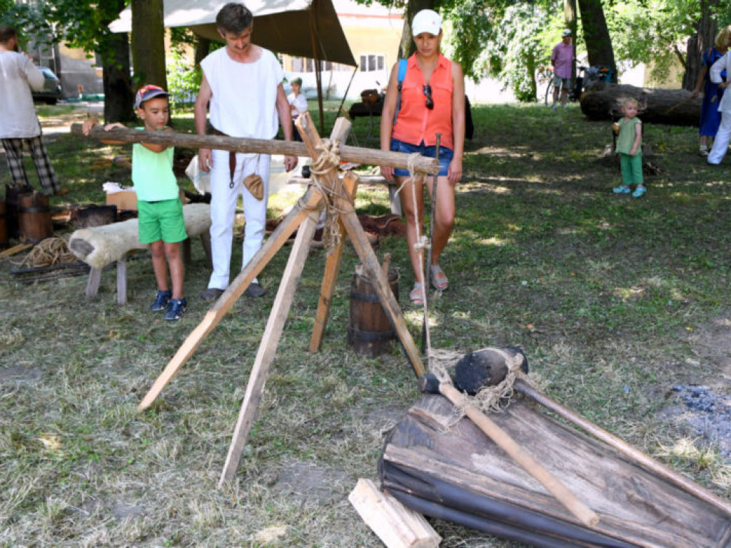 Piknik Archeologiczny w Parku Dzikowskim (zdjęcia)