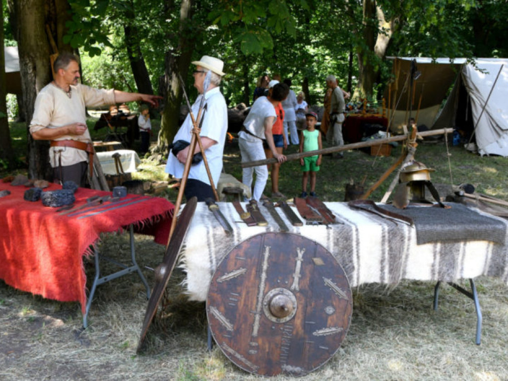 Piknik Archeologiczny w Parku Dzikowskim (zdjęcia)