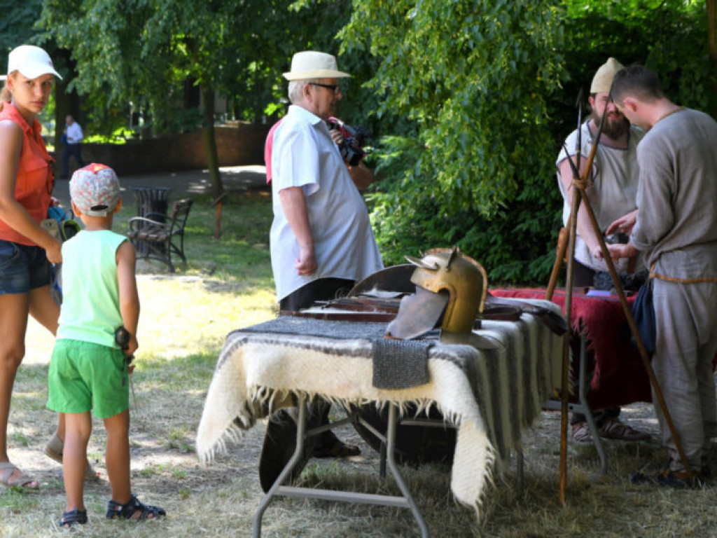 Piknik Archeologiczny w Parku Dzikowskim (zdjęcia)