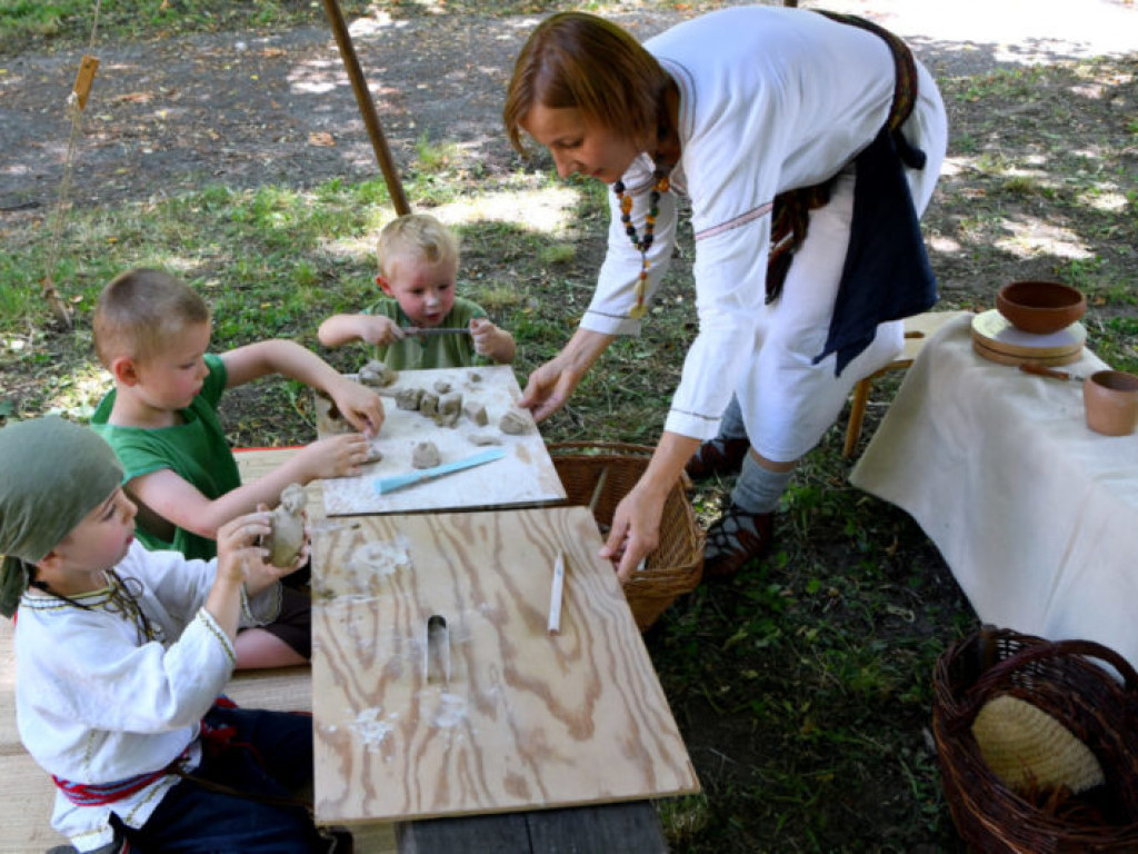 Piknik Archeologiczny w Parku Dzikowskim (zdjęcia)