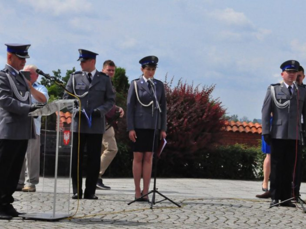 Awanse, odznaczenia i podziękowania dla stróżów prawa [zdjęcia]