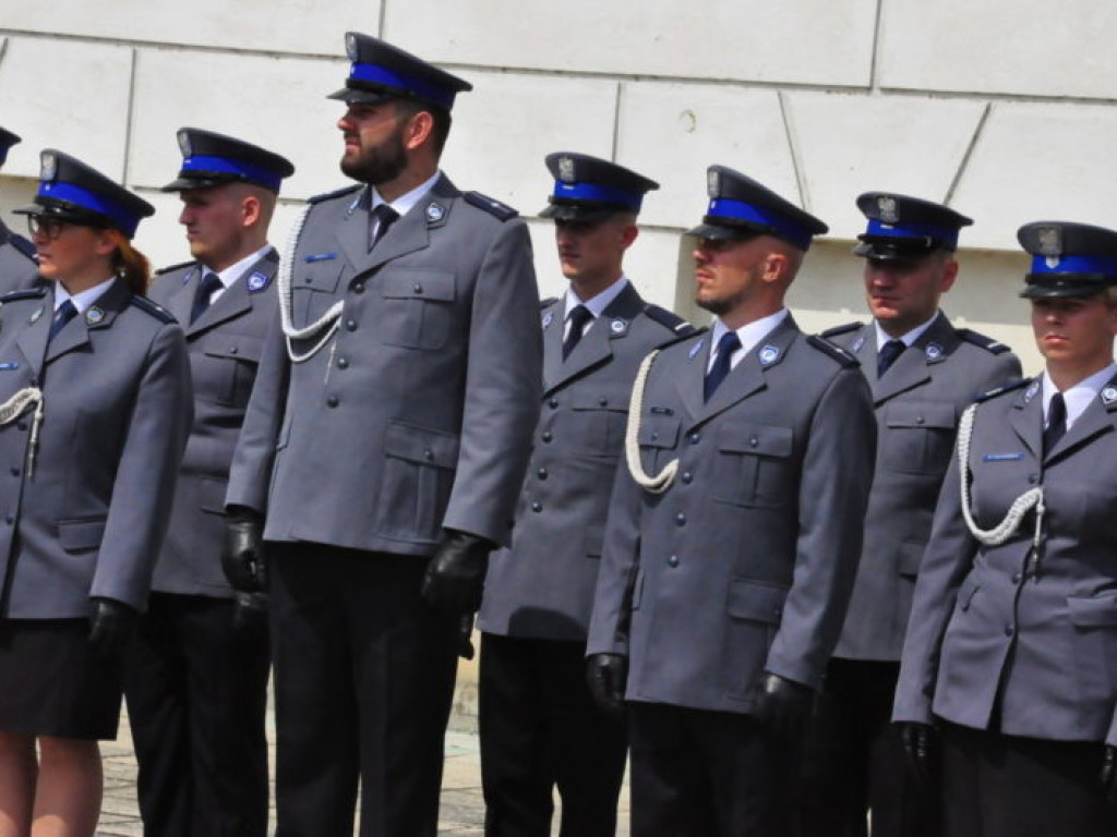 Awanse, odznaczenia i podziękowania dla stróżów prawa [zdjęcia]