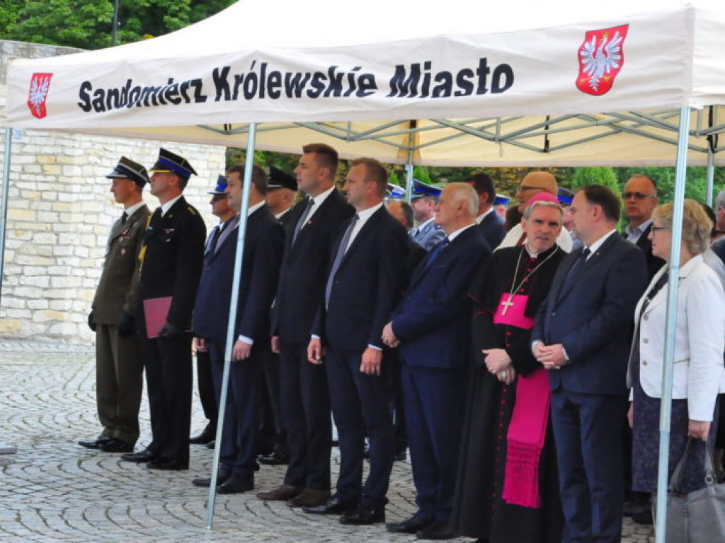 Awanse, odznaczenia i podziękowania dla stróżów prawa [zdjęcia]