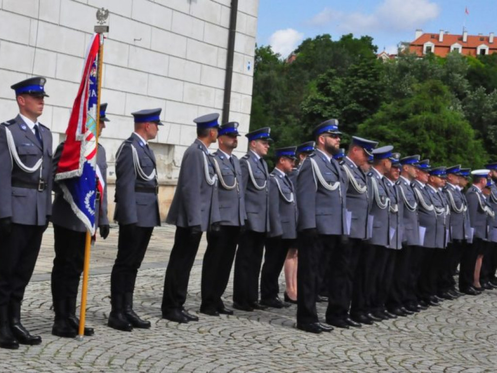Awanse, odznaczenia i podziękowania dla stróżów prawa [zdjęcia]