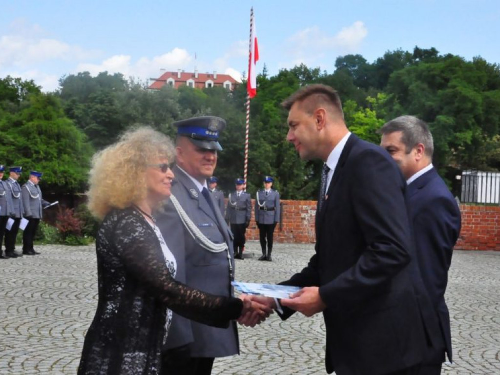 Awanse, odznaczenia i podziękowania dla stróżów prawa [zdjęcia]