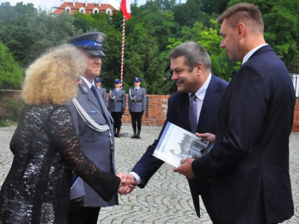 Awanse, odznaczenia i podziękowania dla stróżów prawa [zdjęcia]