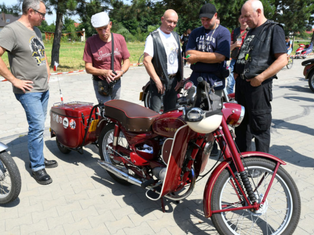 Zjazd starych motocykli w Grębowie (galeria)