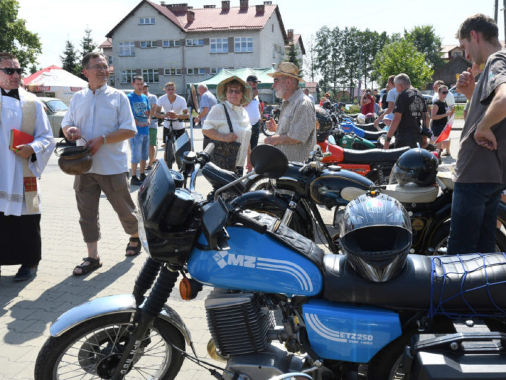 Zjazd starych motocykli w Grębowie (galeria)