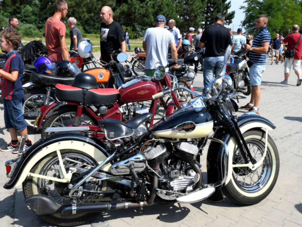 Zjazd starych motocykli w Grębowie (galeria)