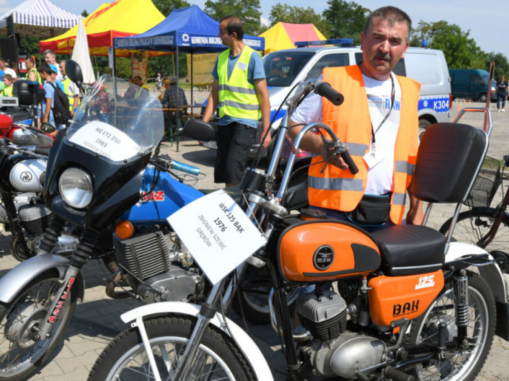 Zjazd starych motocykli w Grębowie (galeria)