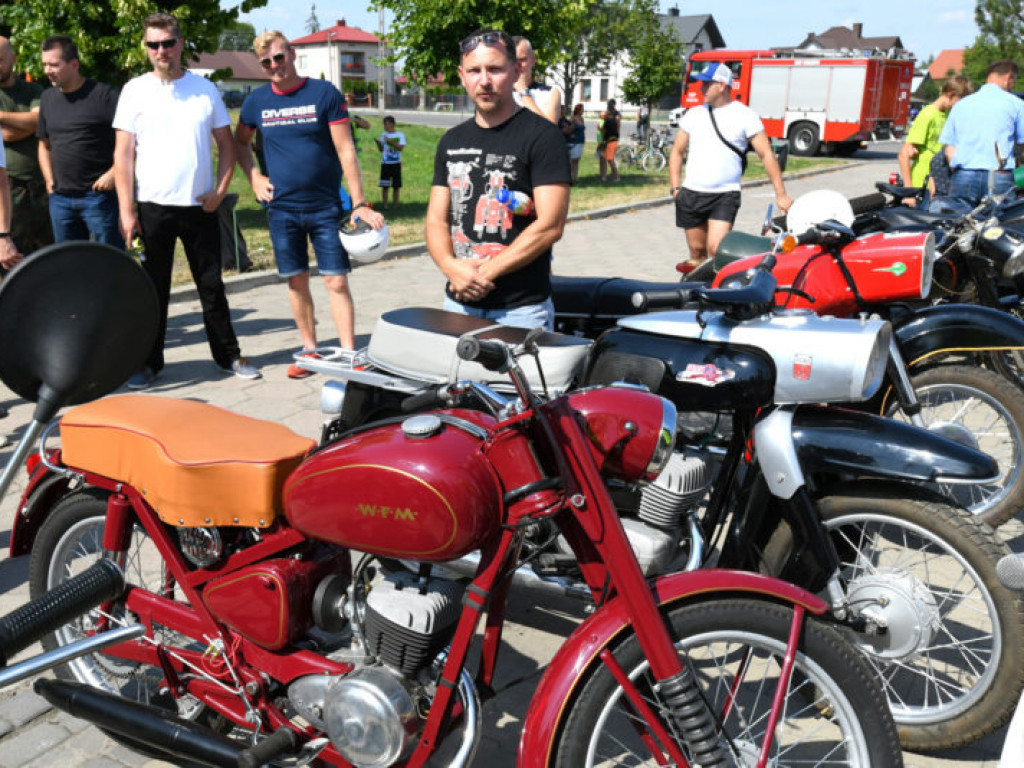 Zjazd starych motocykli w Grębowie (galeria)
