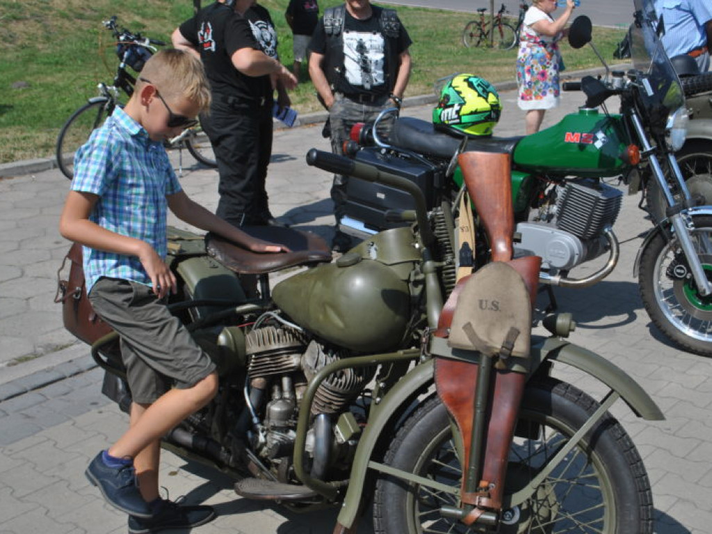 Zjazd starych motocykli w Grębowie (galeria)