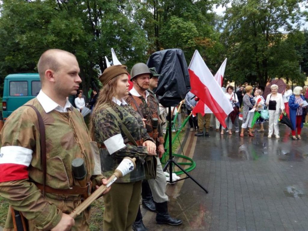 Staszów w hołdzie powstańcom warszawskim [zdjęcia]
